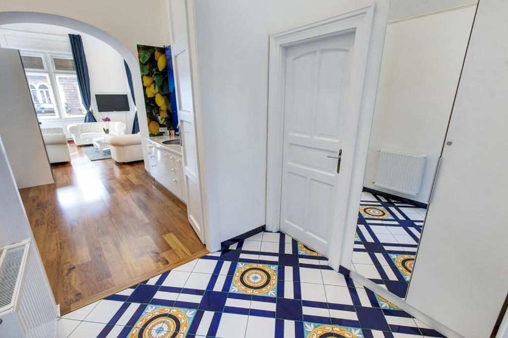 Royale Apartment Будапеща Екстериор снимка